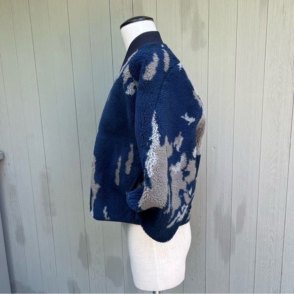 Lululemon LAB Textured Fleece Bomber Sz Lrg Navy/Olive Green Jacket- $298 - Picture 7 of 16